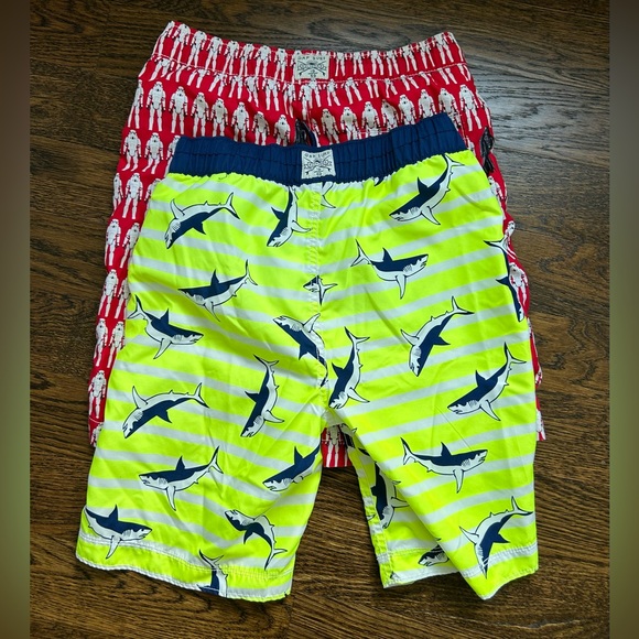 Pair Boys Gap Swim trunks Size Regular 10 Star Wars Sharks - Picture 3 of 3